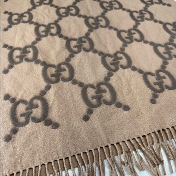 Gucci Wool/Silk Gimire Jumbo Gg Large Logo Fringe Scarf 675876 - Picture 5 of 9